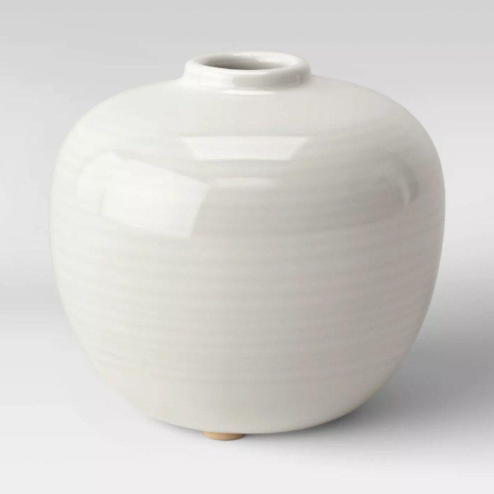 The white round vase