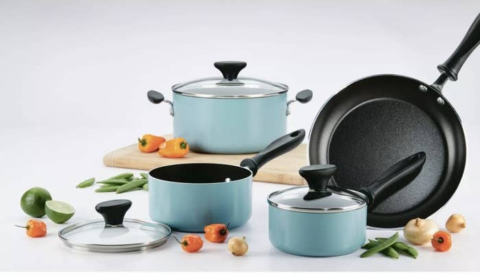 the cookware set in teal 