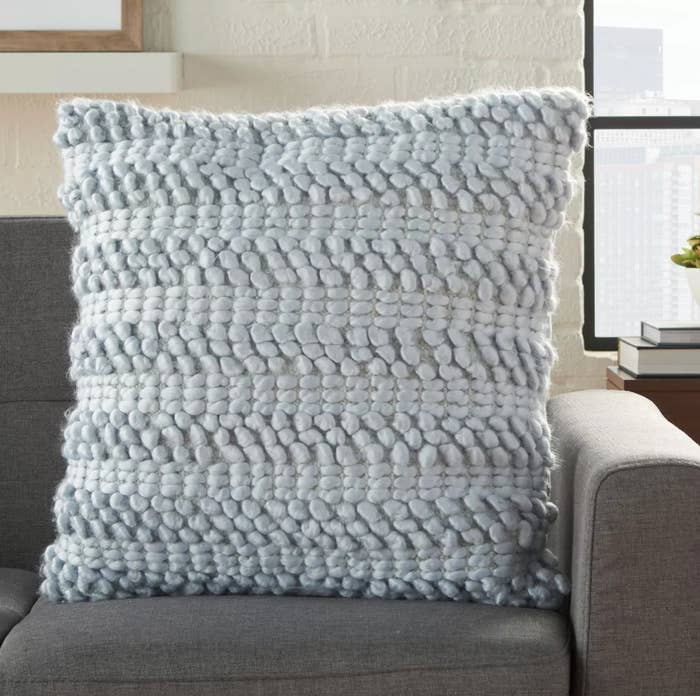 The woven square pillow in blue