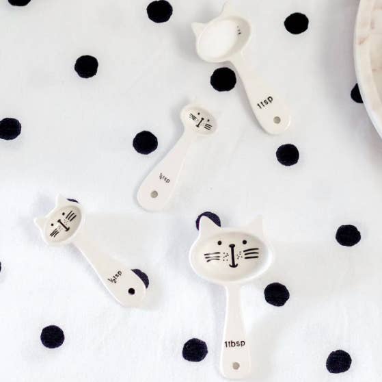 A flatlay of cat-shaped measuring spoons
