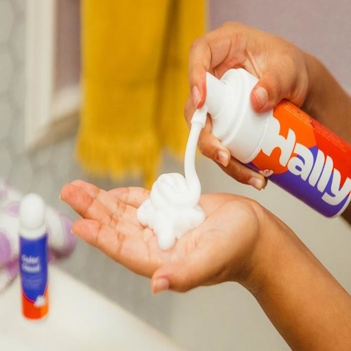 hand with foaming dye in the palm