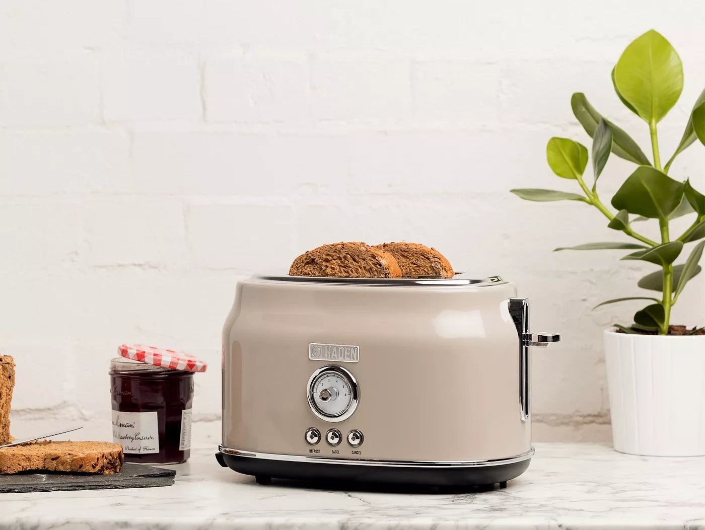 toaster on kitchen counter