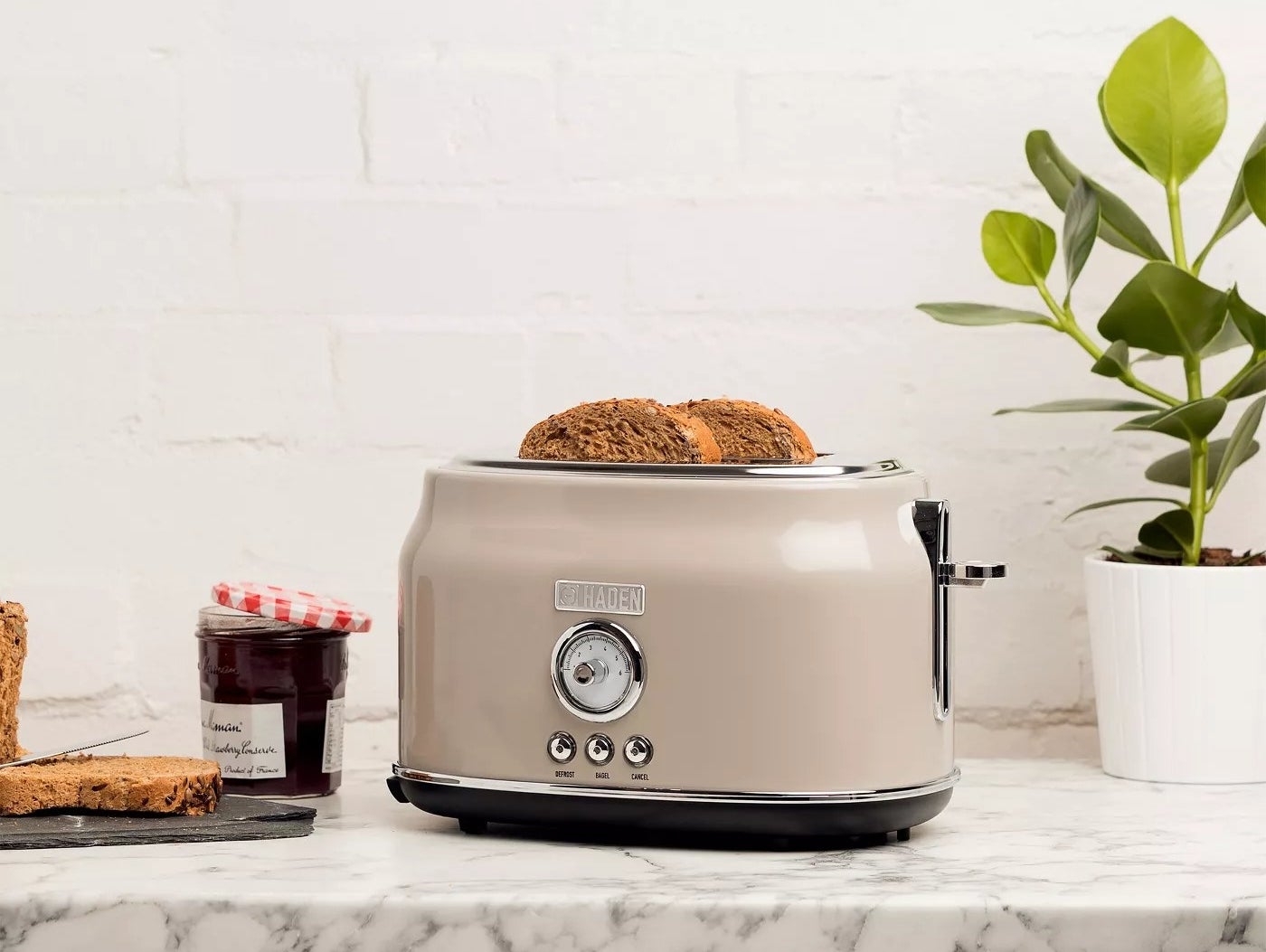 toaster on kitchen counter