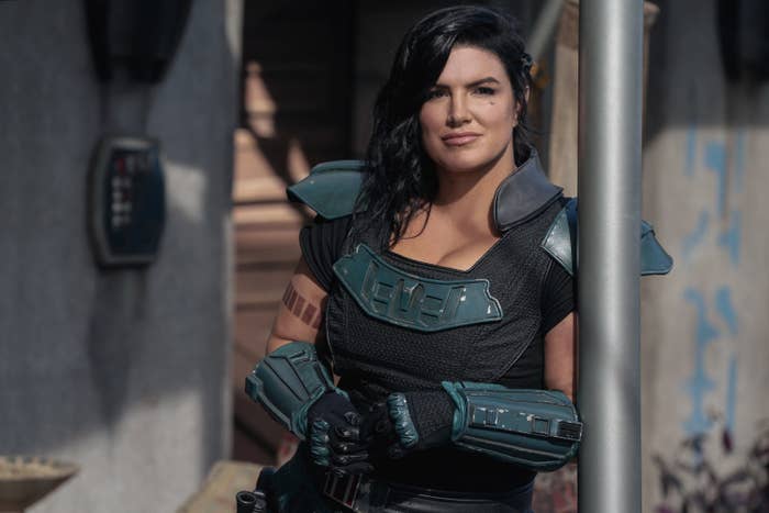 Gina Carano leans against a pole in The Mandalorian