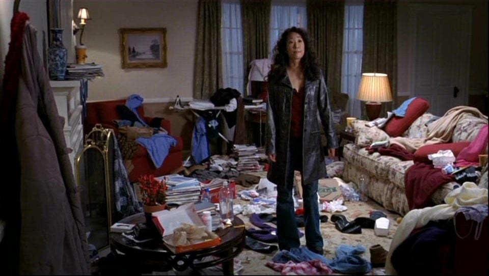 女演员桑德拉哦显示她凌乱的卧室在一幕“伯克;灰色# x27; s解剖!”