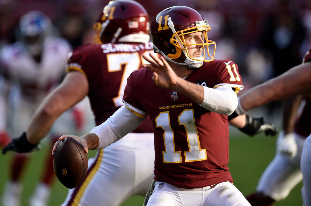 Alex Smith throwing football