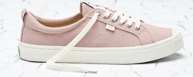 low rise canvas sneakers in rose