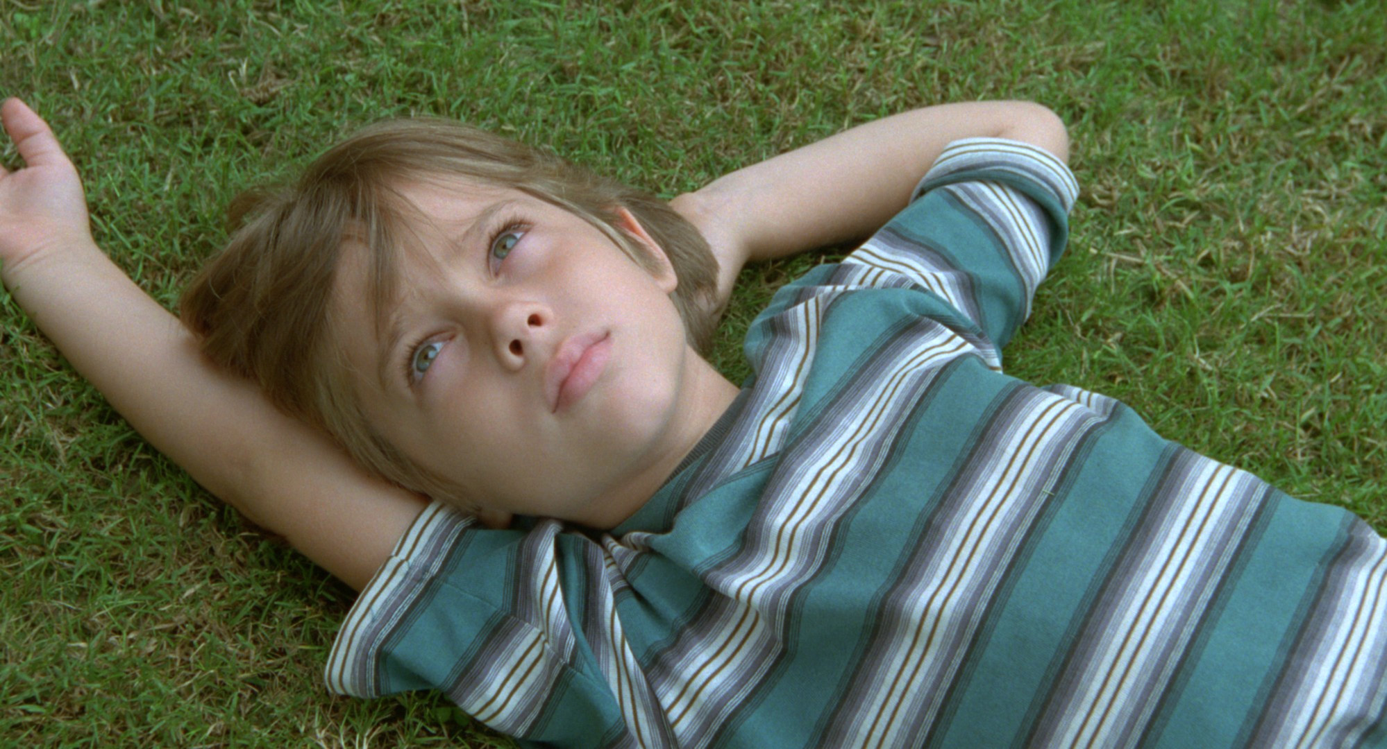 The boy from Boyhood looking up at the sky.