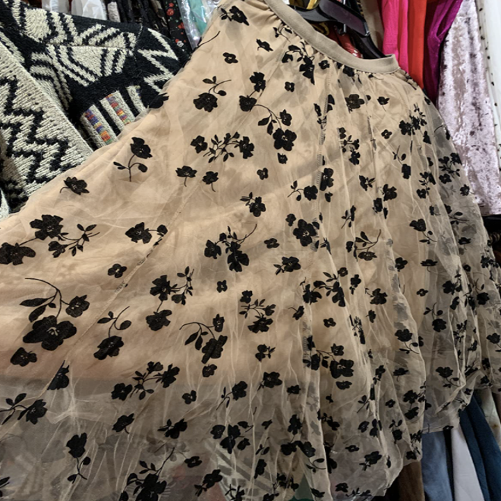 reviewer photo of skirt in beige 