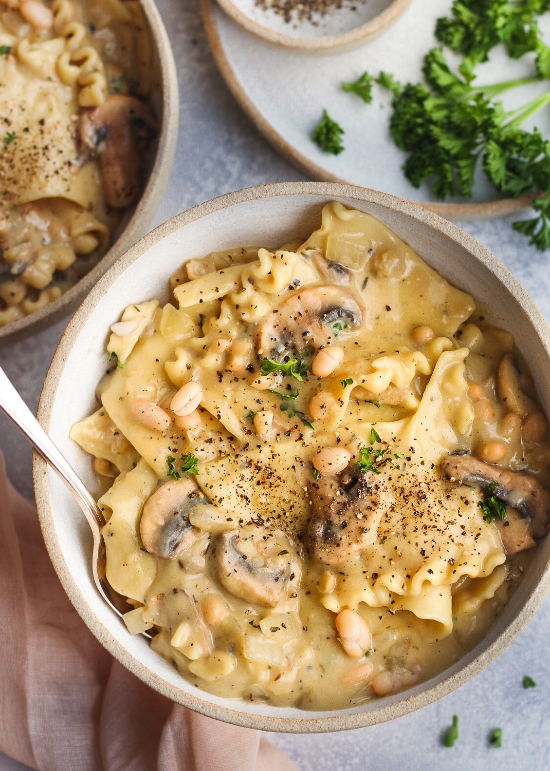 Creamy pasta with mushrooms and white beans.