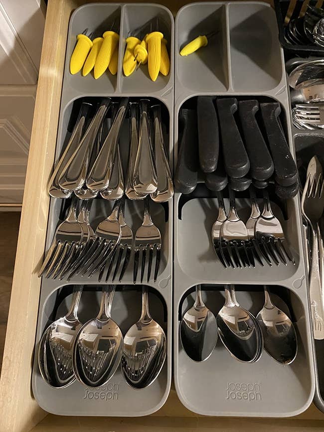 Reviewer's cutlery neatly organized