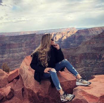 another reviewer wearing the sneakers at the Grand Canyon