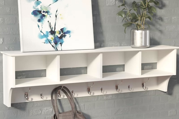The mounted coat rack in white