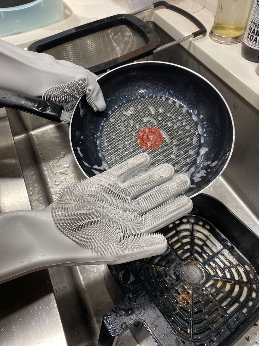 Reviewer washing dishes with gloves