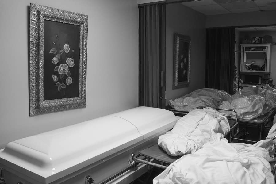 1カ月で260体以上の遺体 9割がコロナ感染者 葬儀場経営者が語る パンデミックの悲惨さ