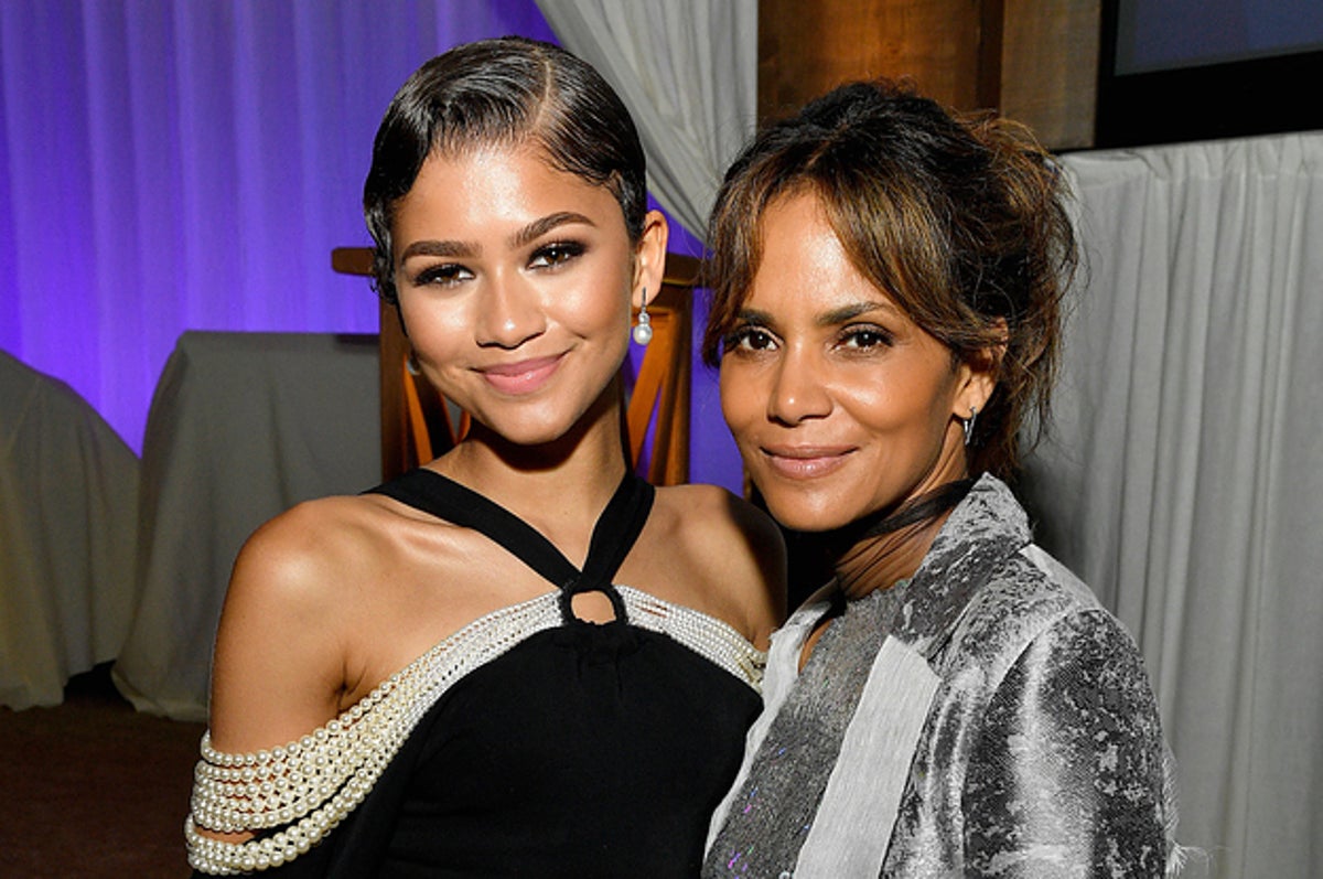 Real Halle Berry Porn - Halle Berry Praised Zendaya For Her Accomplishments