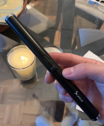 Reviewer holding electric lighter
