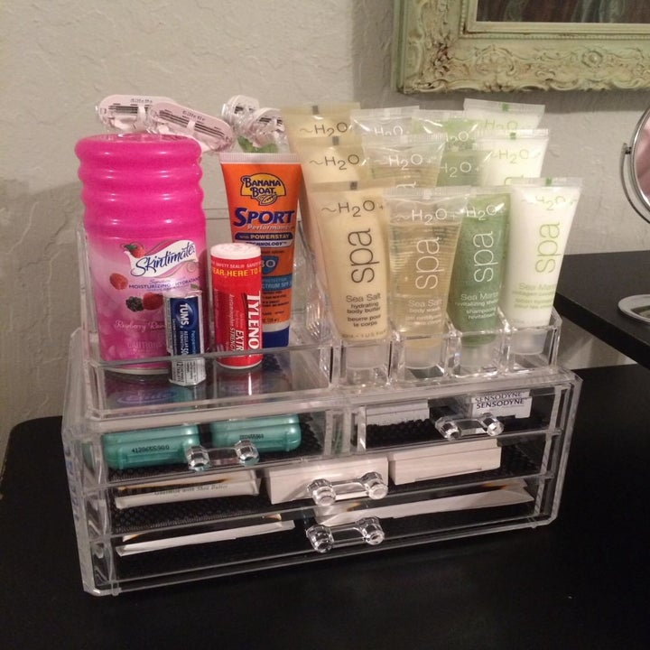 reviewer's organizer holding toiletries