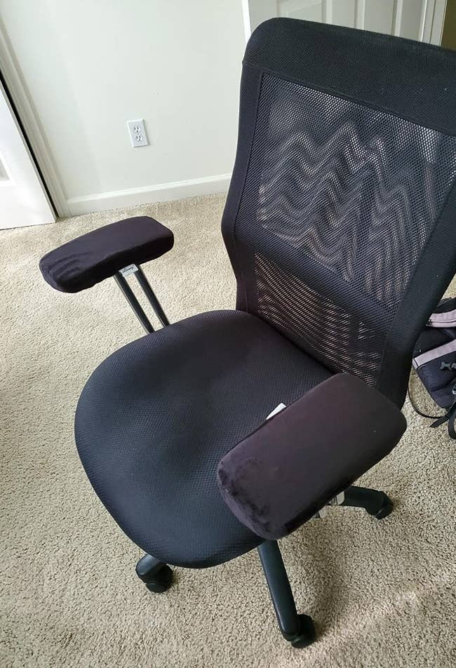 A reviewer's office chair with the arm pads