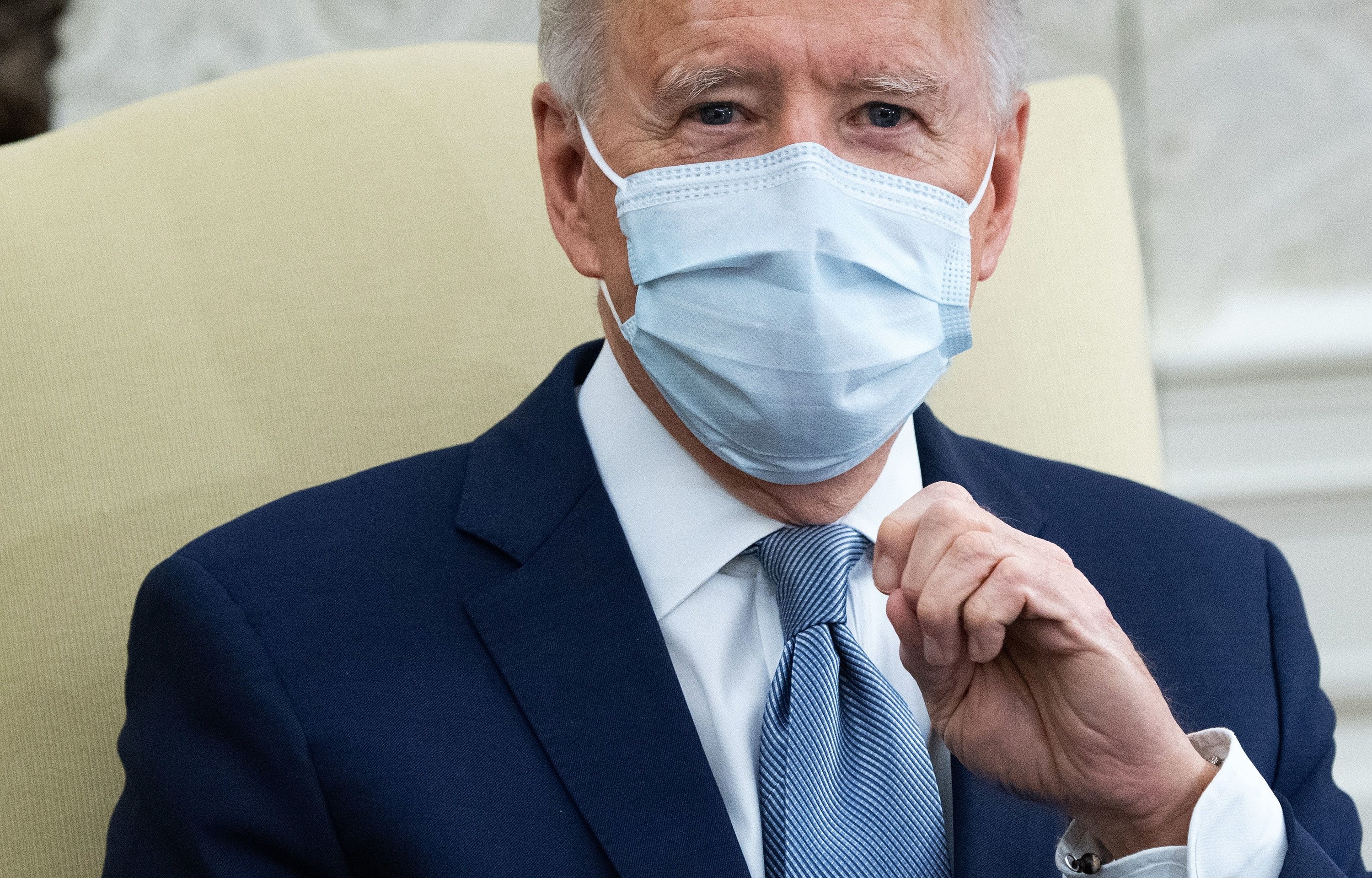 Joe Biden wears a face mask