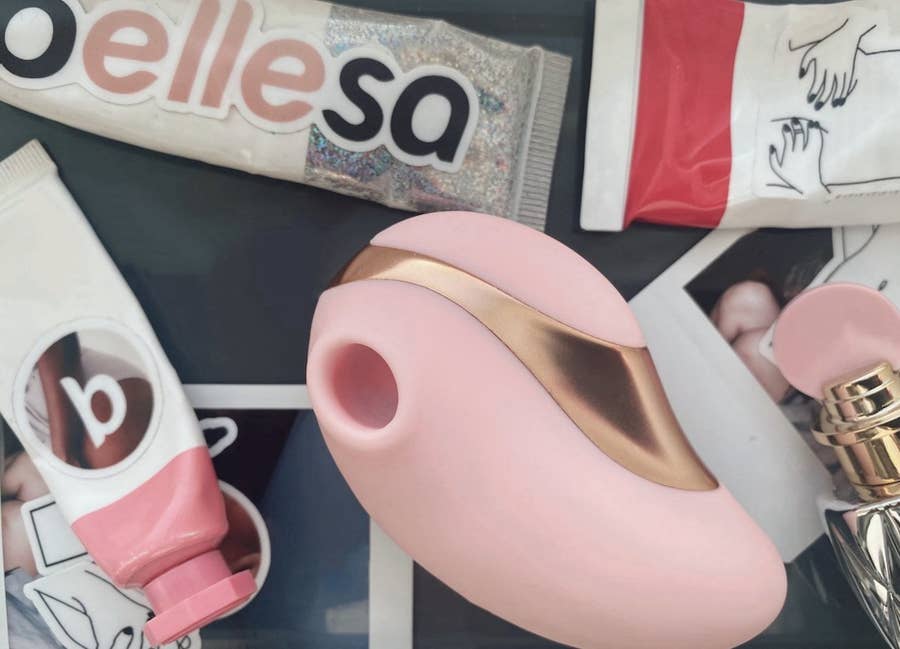 Bellesa Is Gifting 30 Free BuzzFeed Pebbles And Valentine's Day Just Got So  Much Hotter
