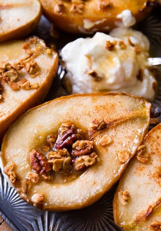 Baked pears with walnuts.