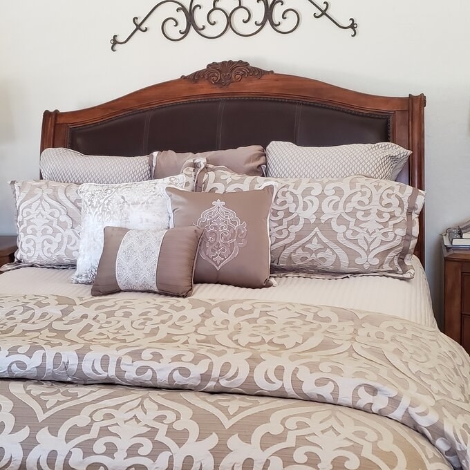 Review photo of the tan comforter set