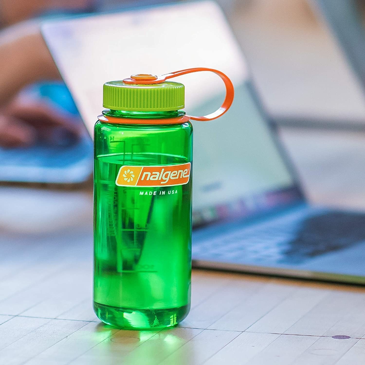 the 16oz water bottle in green with an orange lid 