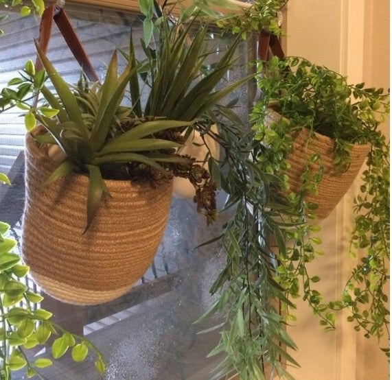 Review photo of the jute/white hanging basket