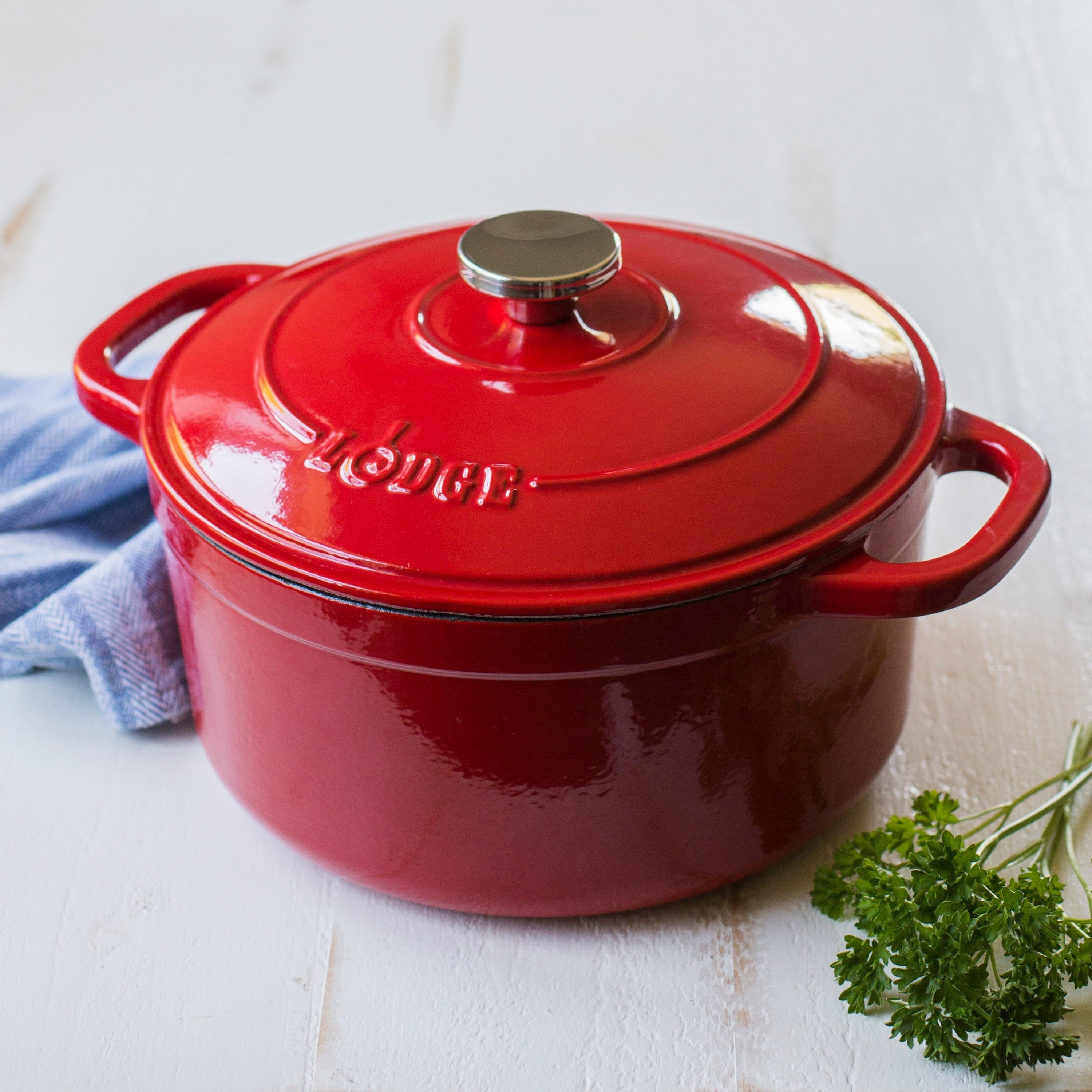 the dutch oven in red