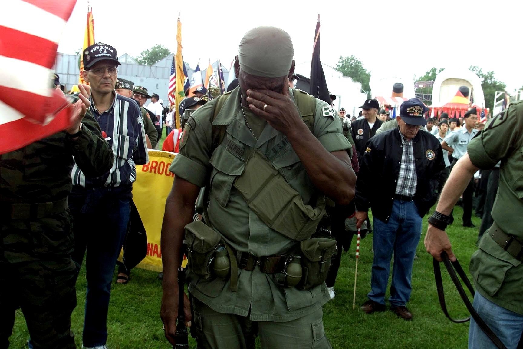 A picture of a soldier breaking down in tears at a memorial day celebration