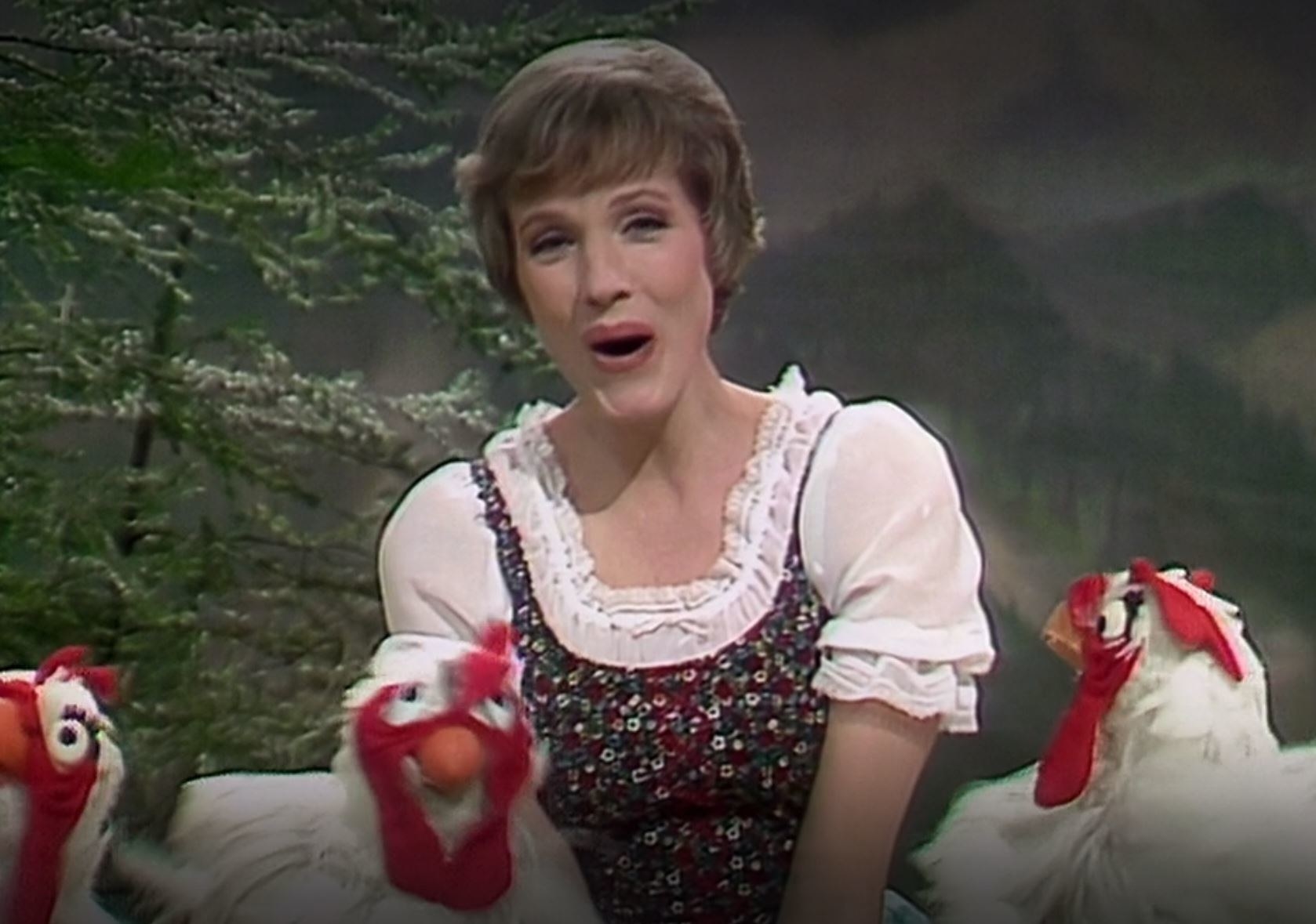 Julie Andrews sings with three chickens