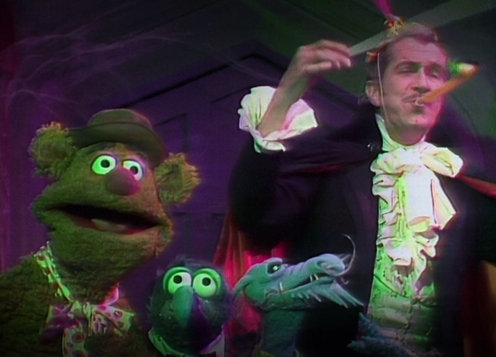 Vincent Price and Uncle Deadly horrify Gonzo and Fozzie