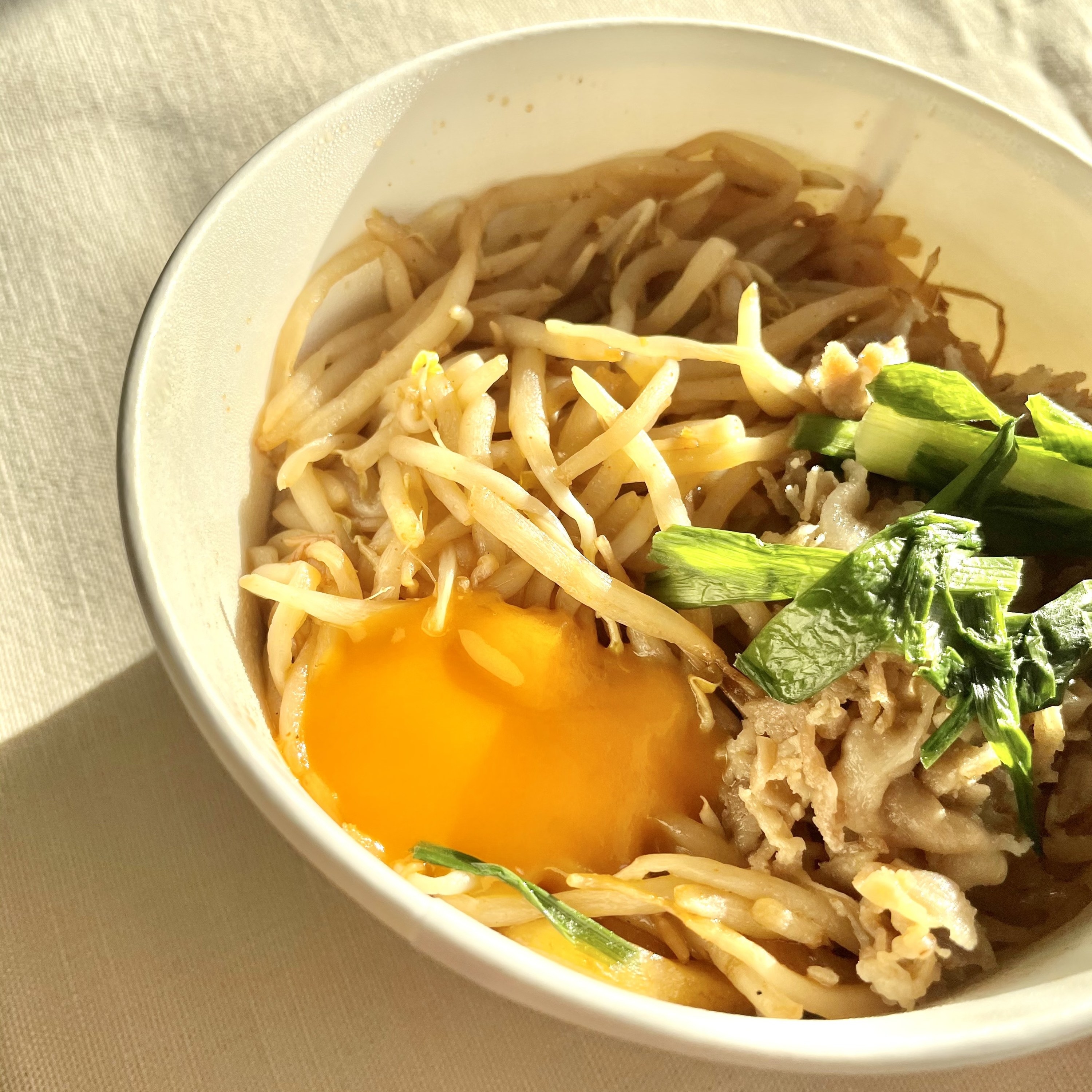 ローソンさん さすがです 串カツ田中コラボの ピリ辛焼うどん が具材たっぷりでウマい