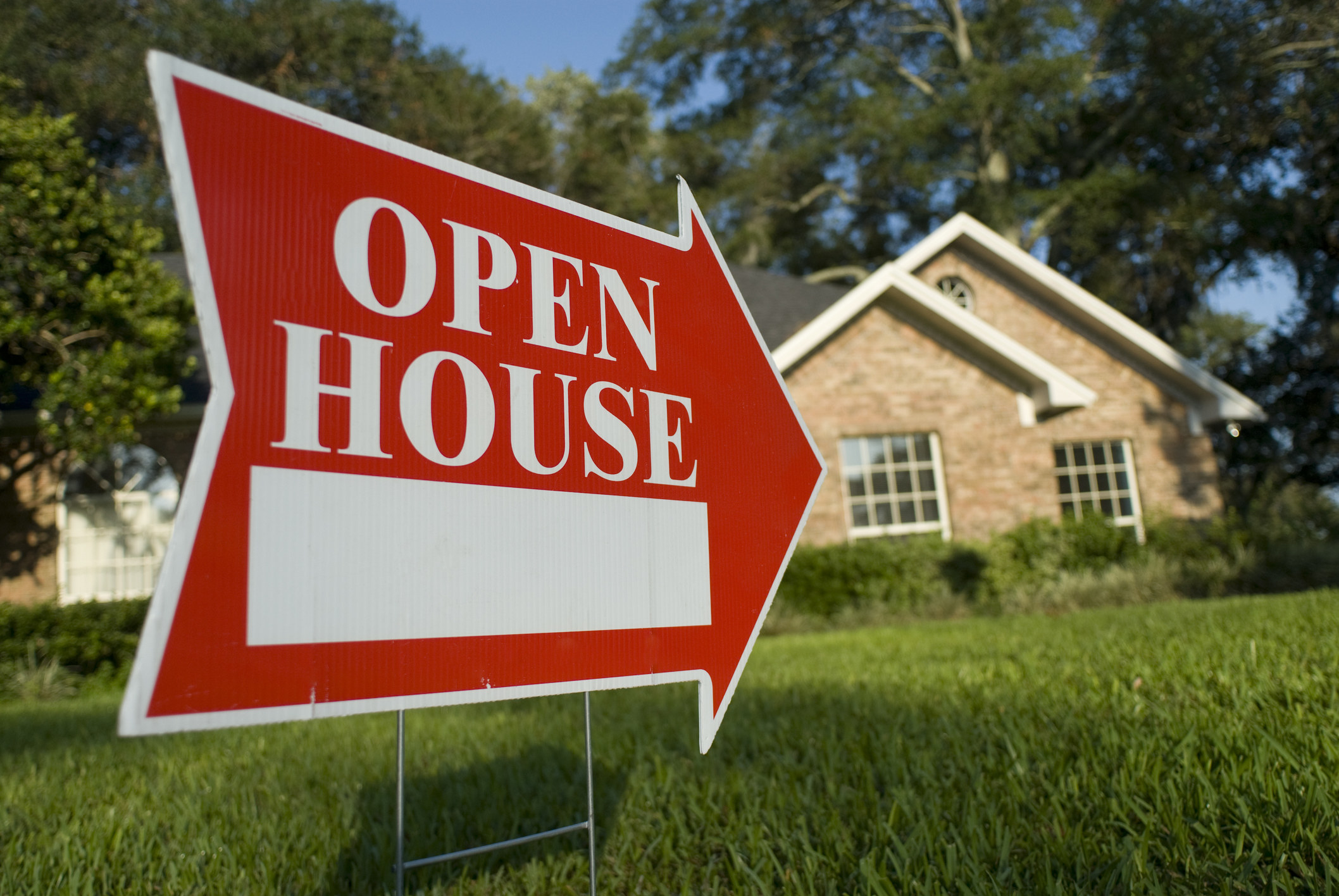 An open house sign