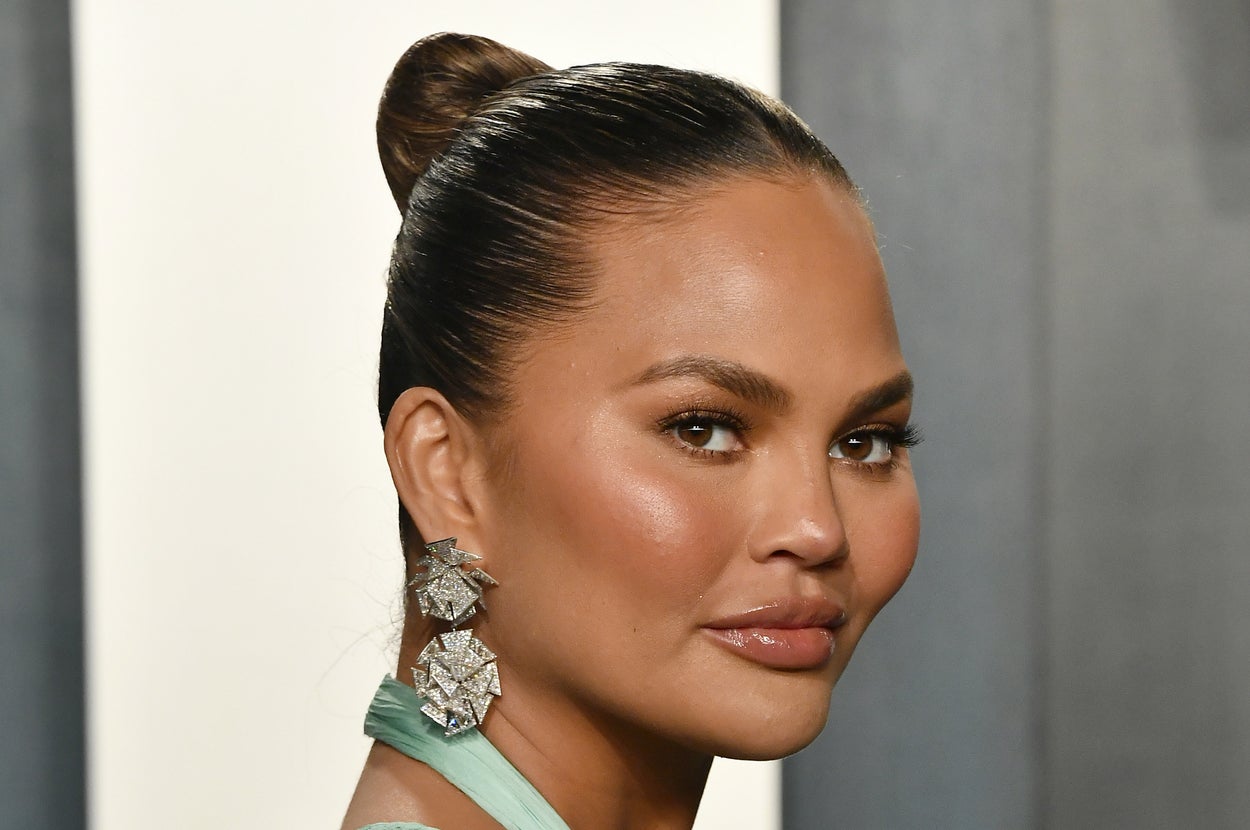 Chrissy Teigen at the 2020 Vanity Fair Oscar Party