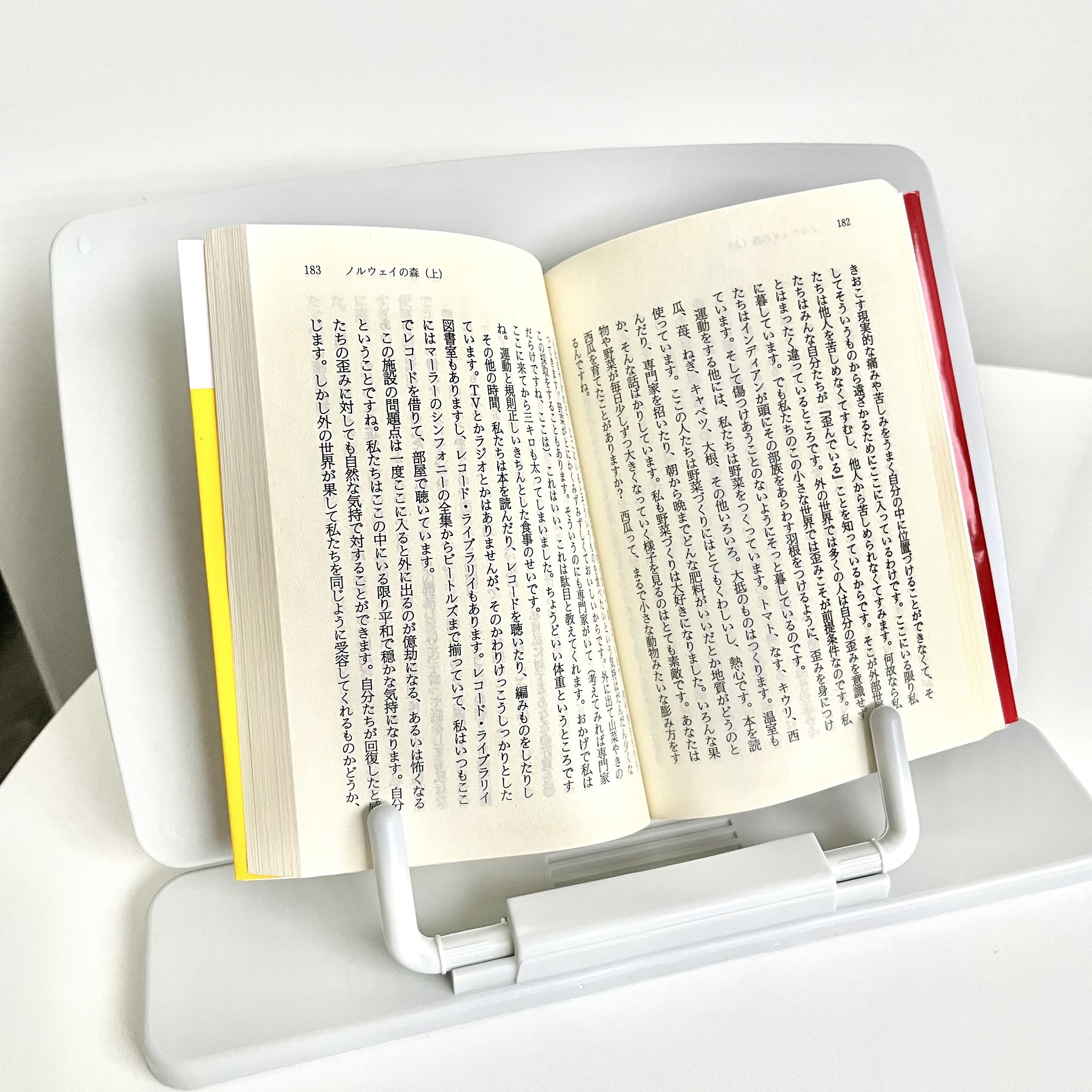 1000円してもおかしくない。ダイソーの「読書台」が有能すぎてびっくりした