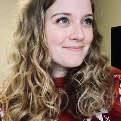 another reviewer showing curls after using the diffuser