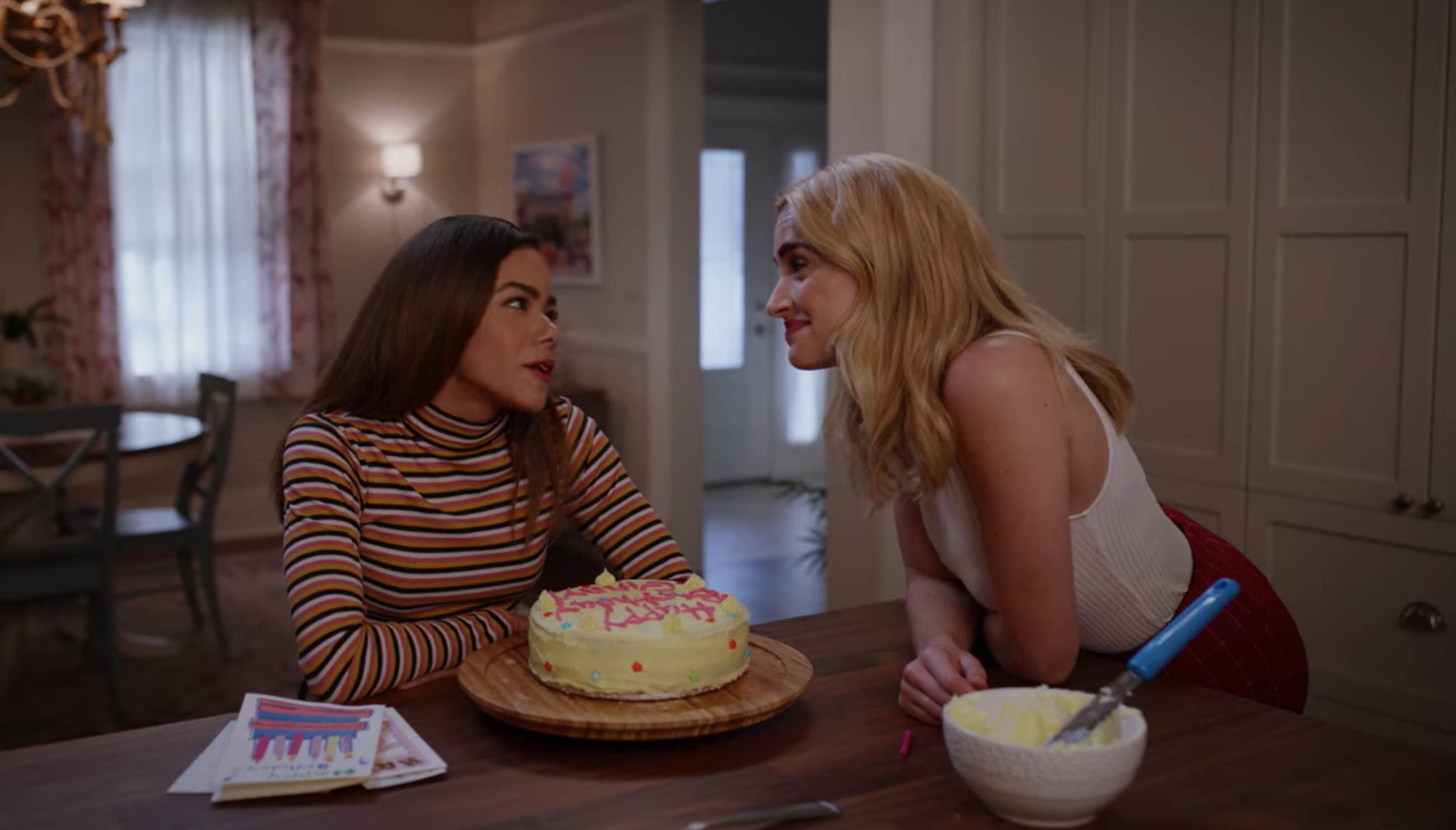 Brianne Howey and Antonia Gentry as Ginny and Georgia