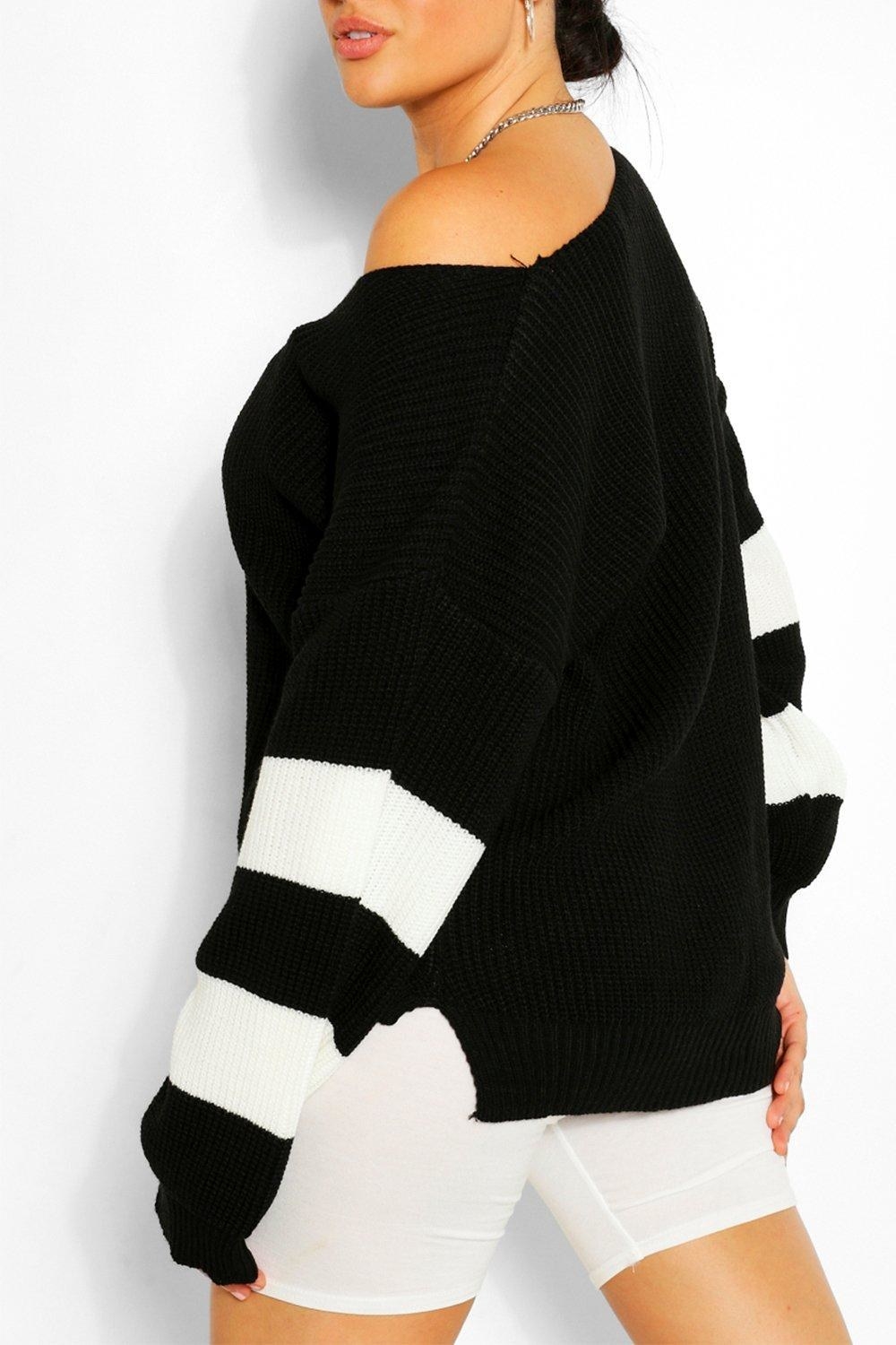 model wear knit sweater with white stripes on the sleeves