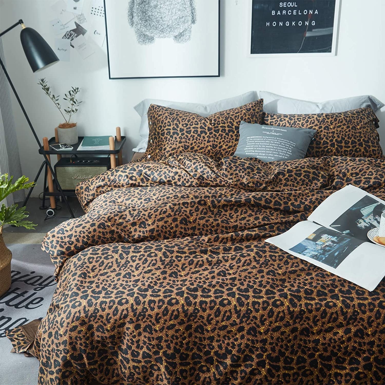 Animal print duvet cover and matching pillows 