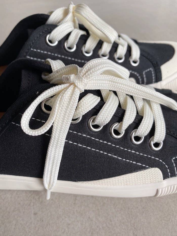 サンダルとスニーカーのいいとこ取りじゃん Zaraの 3990円シューズ がめっちゃ履きやすい