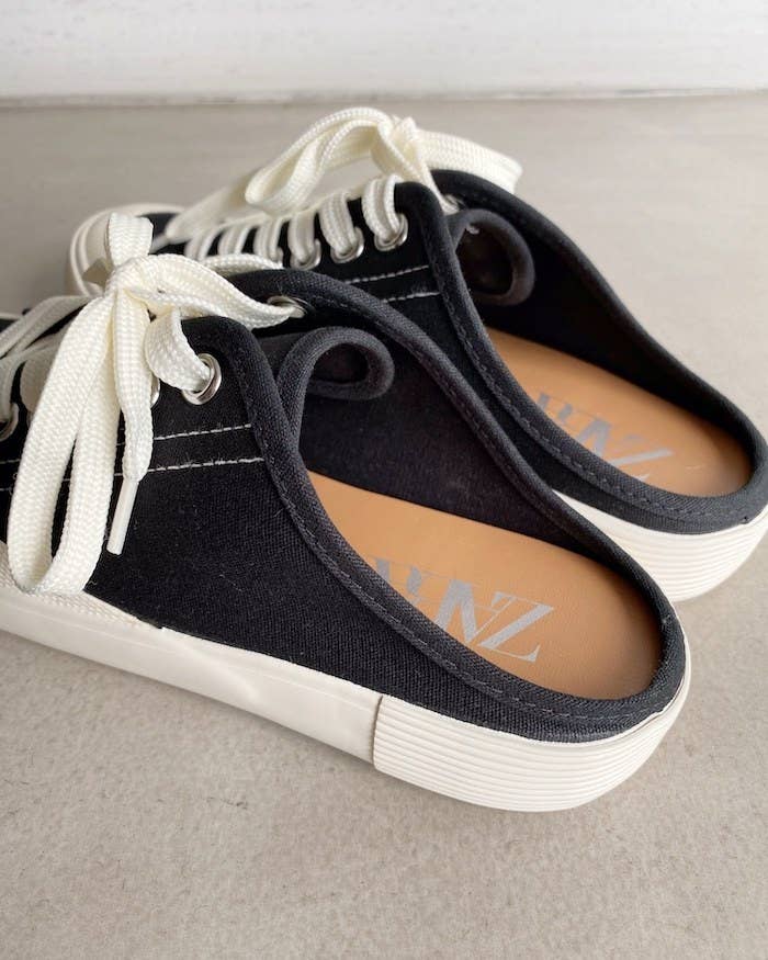 サンダルとスニーカーのいいとこ取りじゃん Zaraの 3990円シューズ がめっちゃ履きやすい