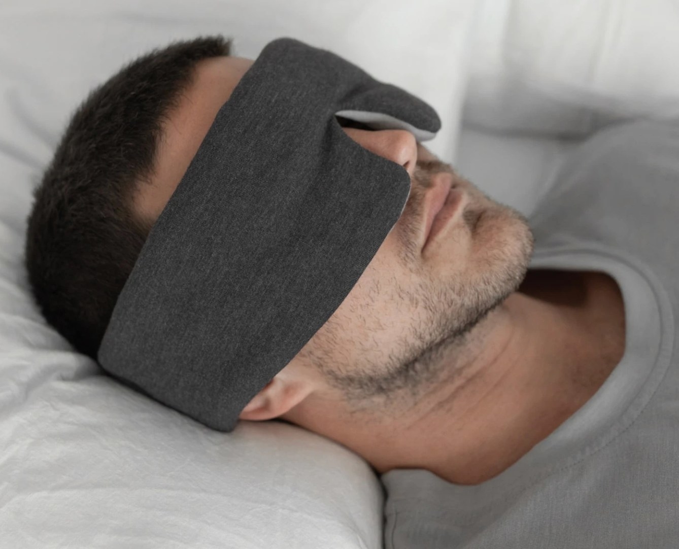 The sleep mask in charcoal/ moonstone