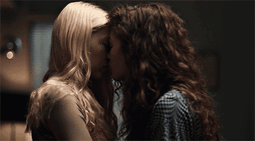 Rue and Jules kissing 