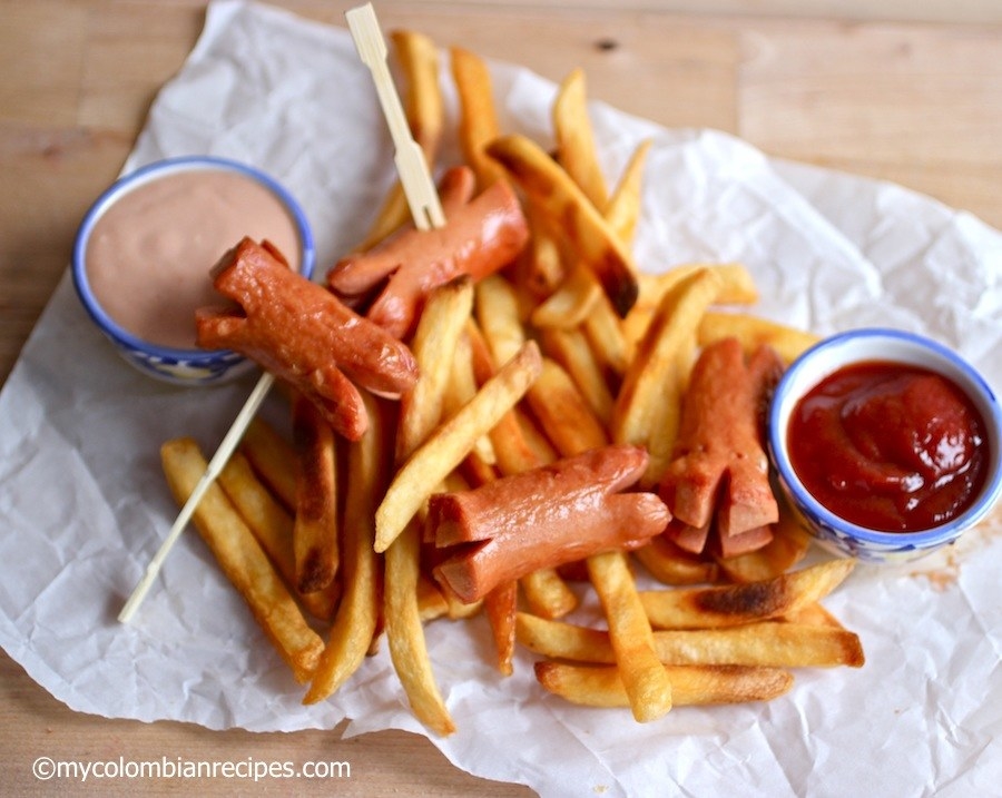 A plate of salchipapas