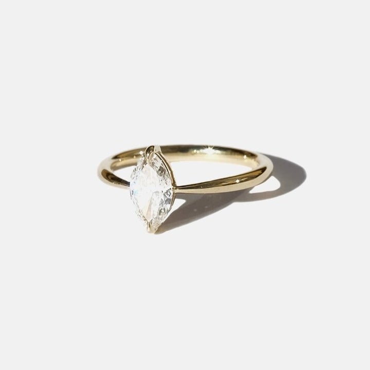 the white diamond ring 