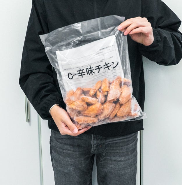 サイゼリヤの冷食がガチでやばい 40個入りの 辛味チキン 肉汁がブワッーって溢れてきます Buzzfeed Japan Goo ニュース