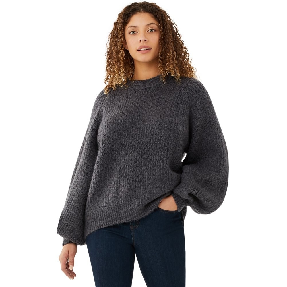 Model in balloon sleeve sweater