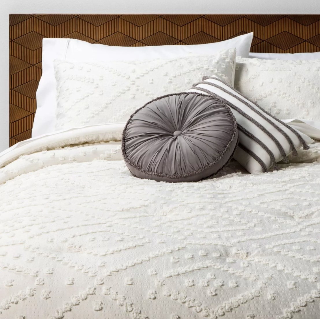 The tufted chenille comforter